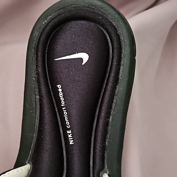 Nike Women's Slide Sandals - Black/White - Size 8 - very lightly used look new. - Picture 8 of 9